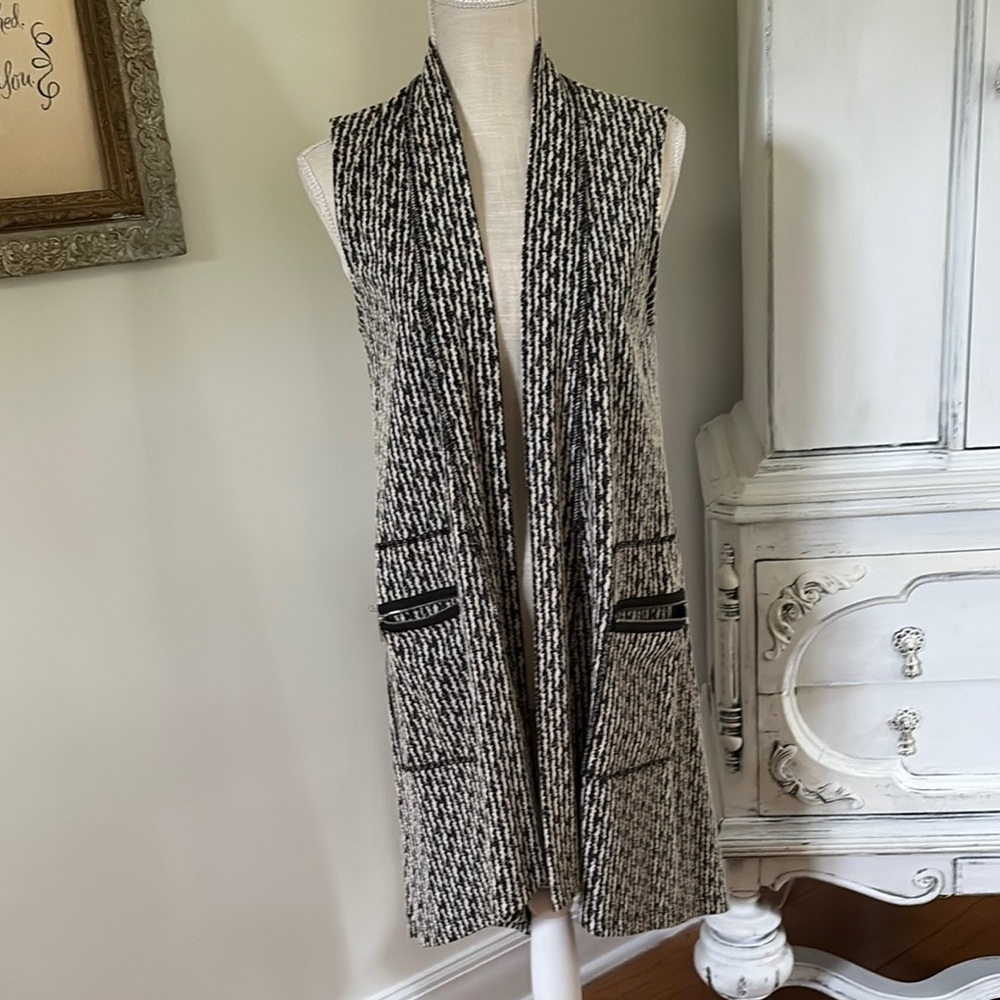 Women's Black and White Cardigan Vest